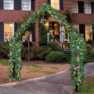 Christmas Garland Decoration with Warm LED Lights, Pre-Lit Lighted Christmas Garland Decorated with Pine Cones